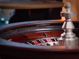 Studio bandar poker ceritajudi dengan dealer profesional dan meja HD